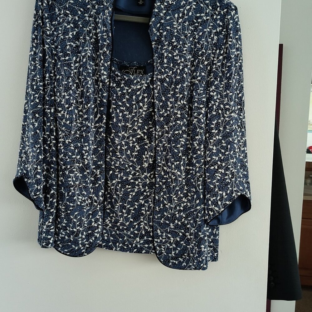 Women's knit twin set top